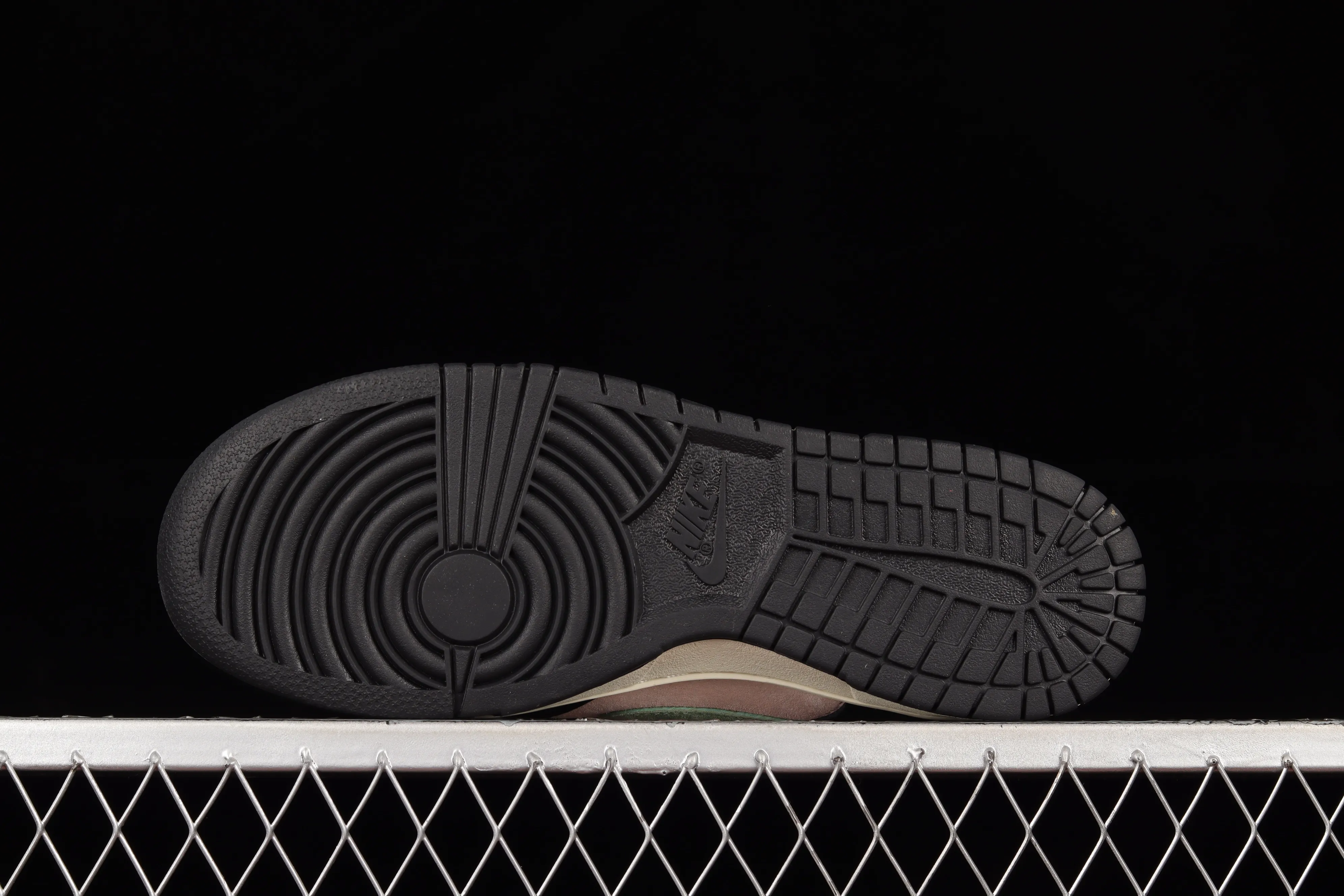 All Categories Nk SB Dunk Series Nk SB Dunk Low Low-top sneakers Otomo Katsuhiro x Nk SB Dunk Low "Steamboy OST" Otomo Katsuhiro co-branded SB low-top sports and leisure sneakers DO7412-989